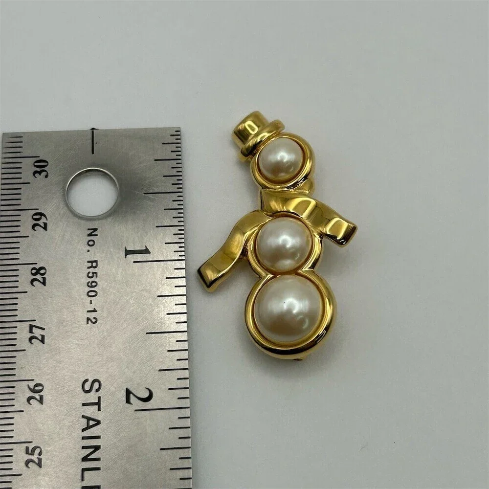 Vintage Monet Signed Snowman Faux Pearl Brooch Pin Top Hat Scarf Winter